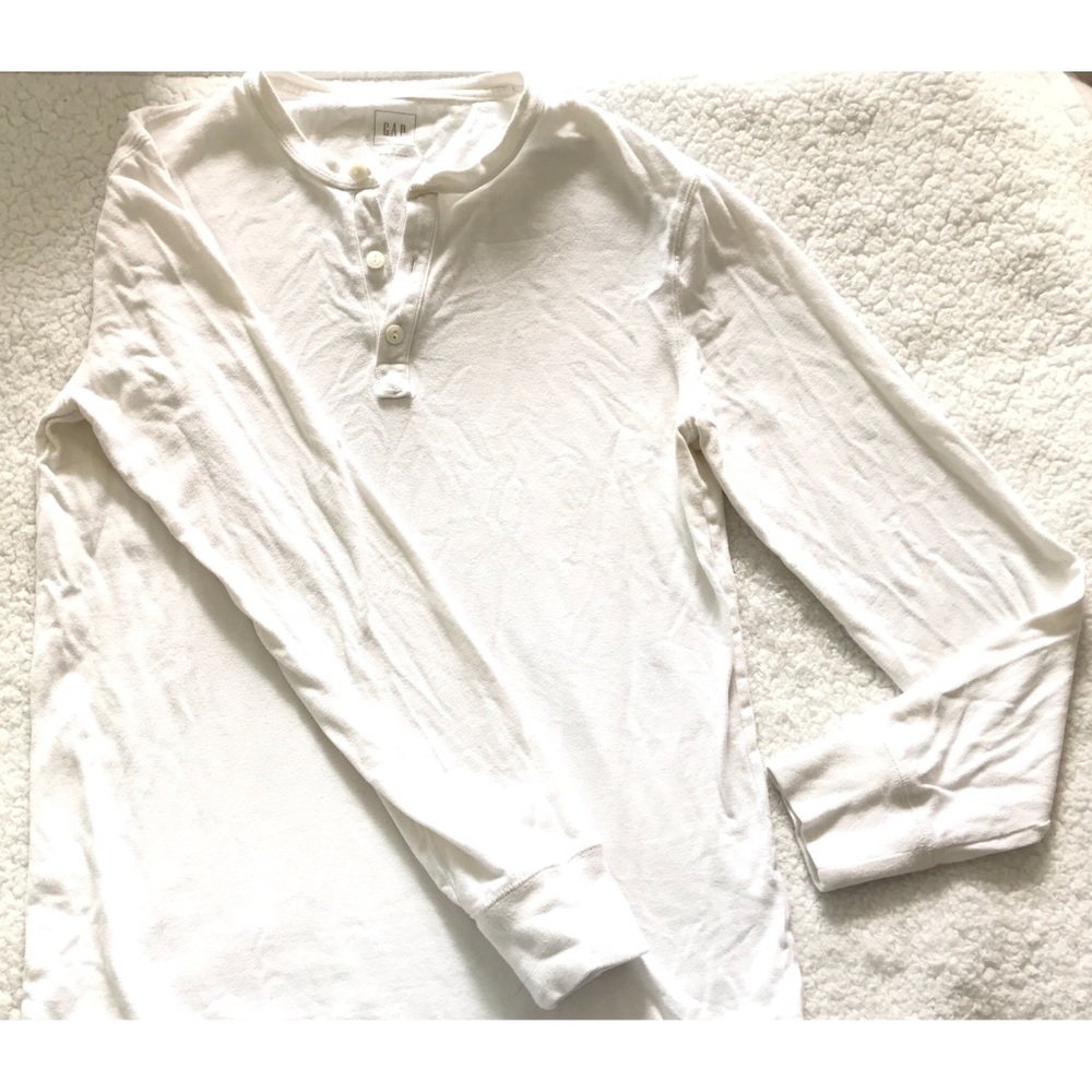 GAP Sweater in White with 3 Buttons
